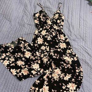 NWT Black floral wide leg jumper medium band of gypsies